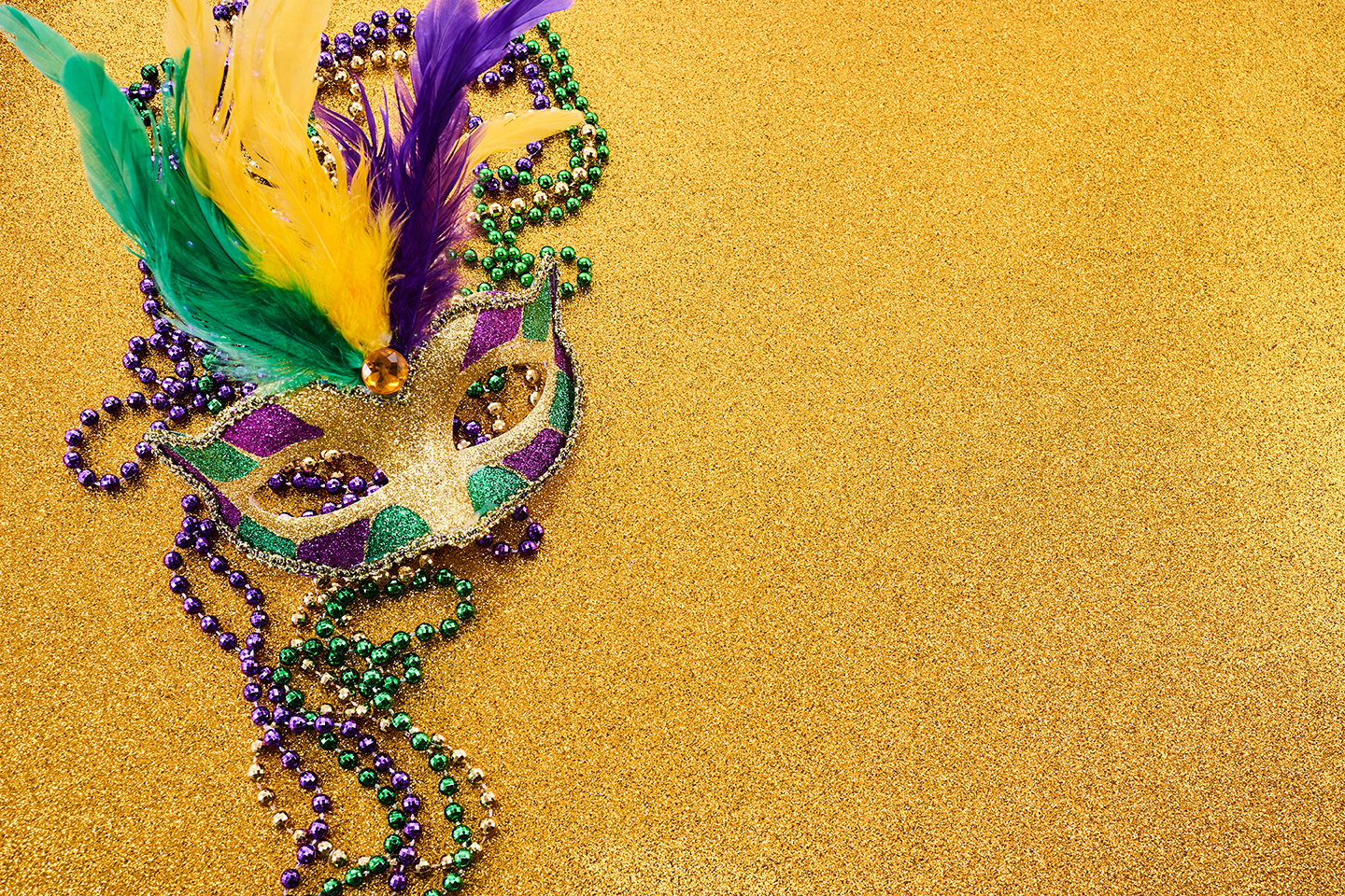 Mardi,Gras,Background,With,Mask,And,Feather